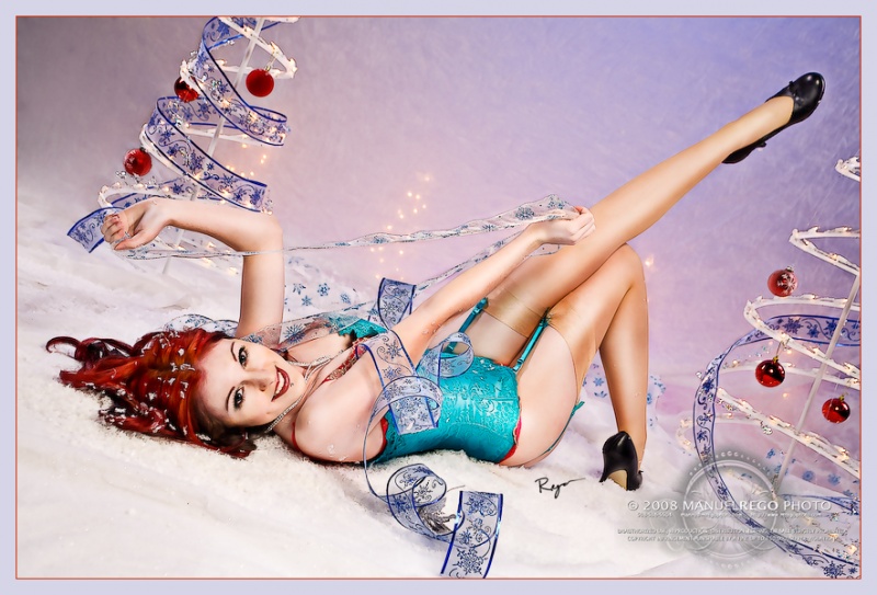 Pin-up et hotesse - Page 13 D1uizm10