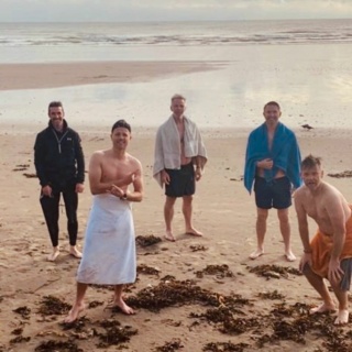 Nicky compartió una foto suya y de sus amigos en la playa 12093410