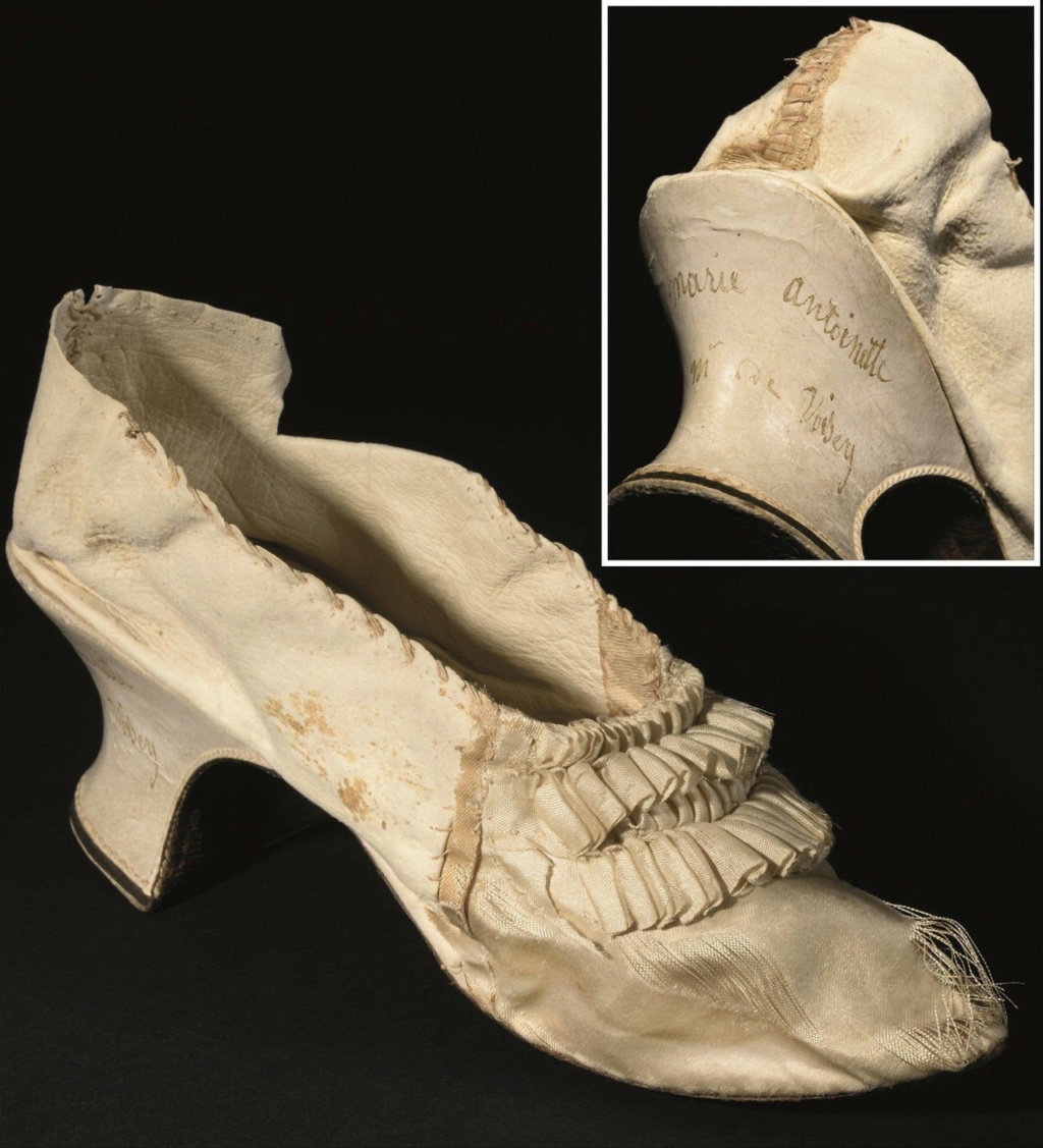 Un soulier de la reine Marie-Antoinette mis aux enchères à Versailles Soulie10