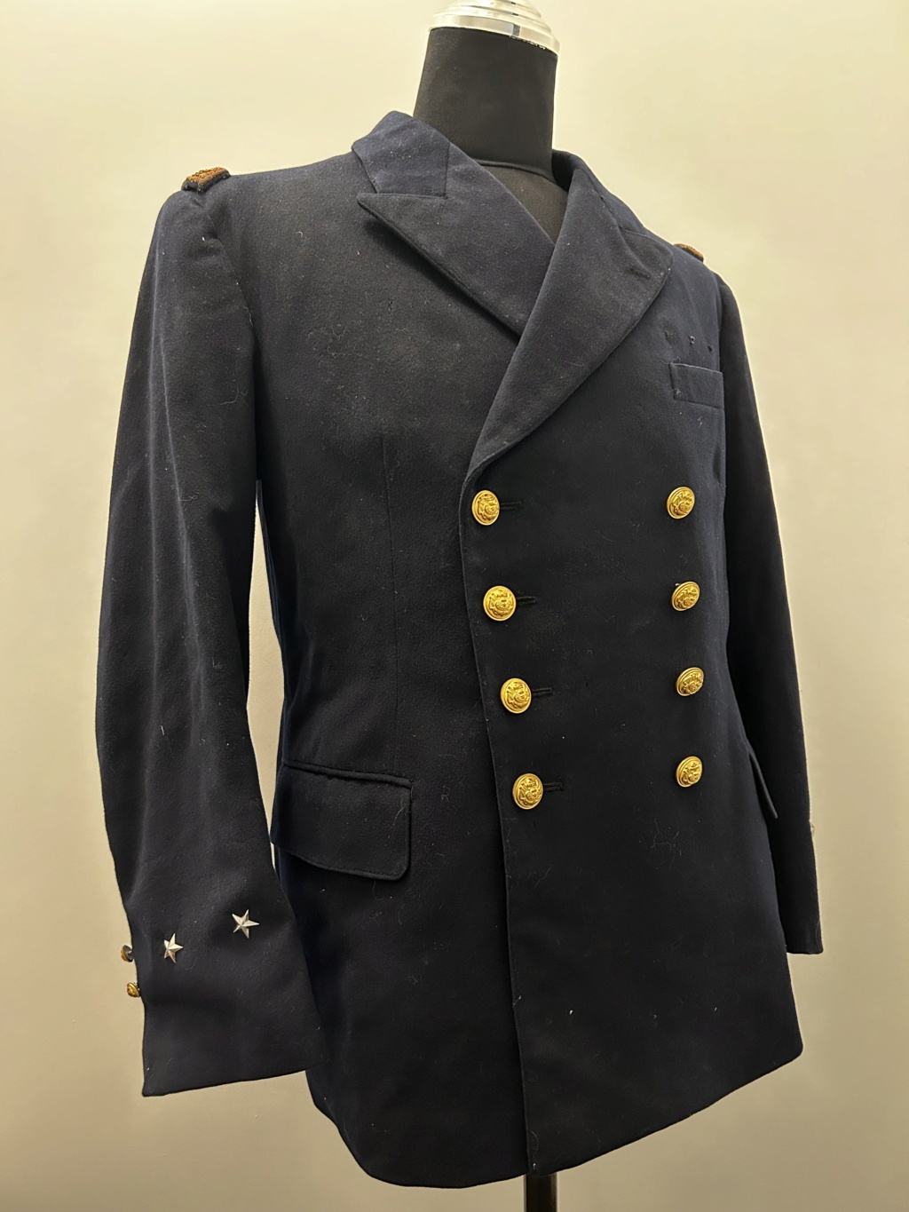  identification d'une veste de contre-amiral Img_0212
