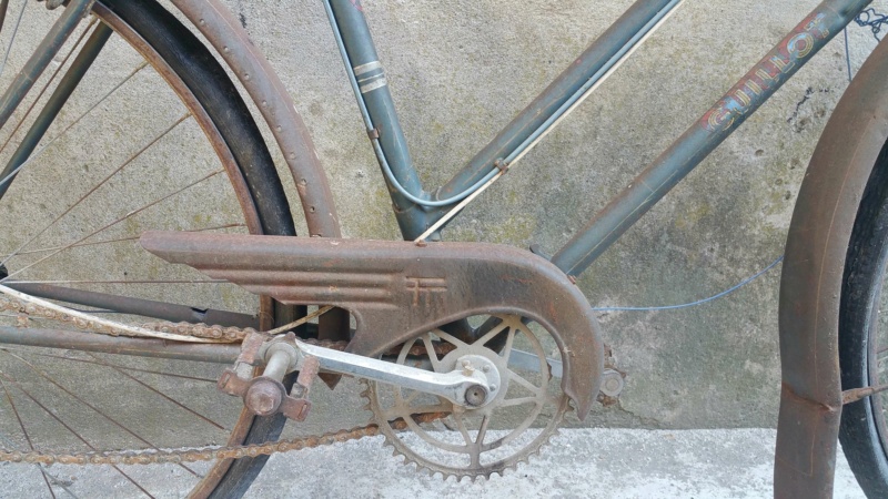 Une bicyclette TERROT vendue par GUILLOT Guillo14