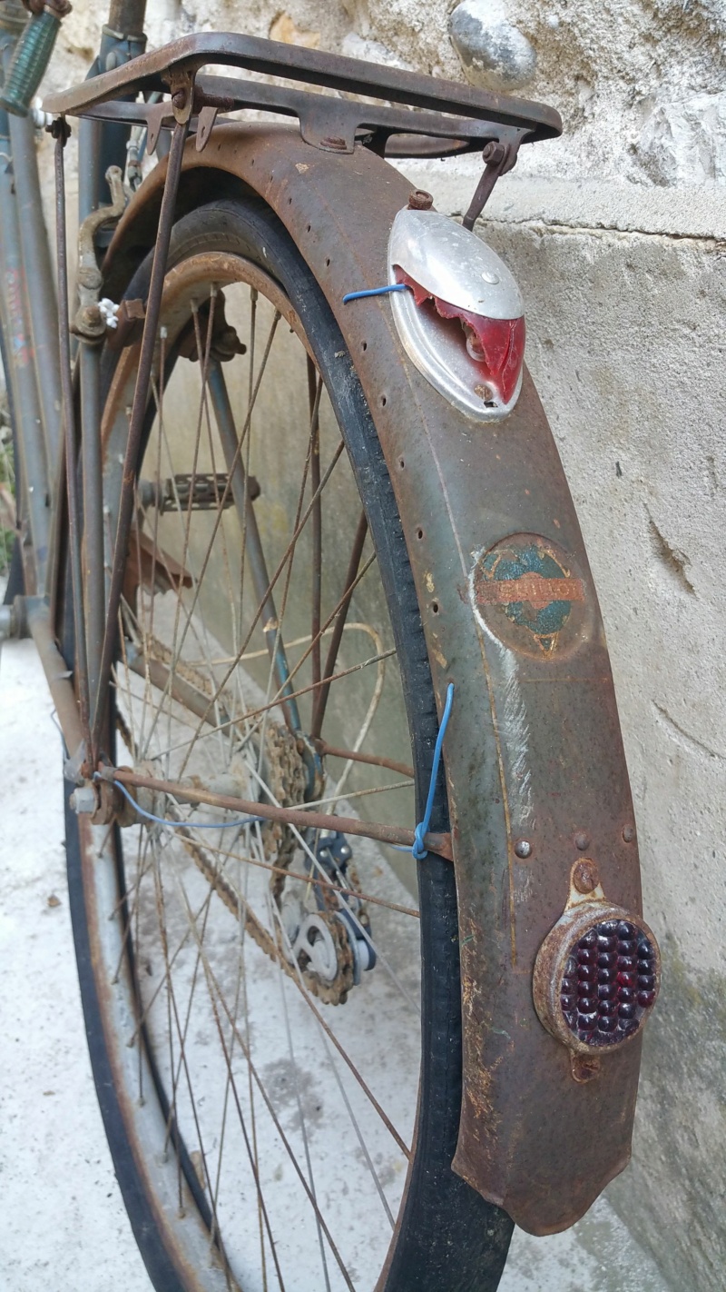 Une bicyclette TERROT vendue par GUILLOT Guillo15