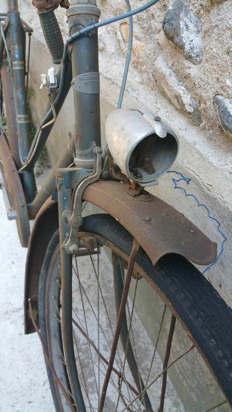 Une bicyclette TERROT vendue par GUILLOT Guillo18