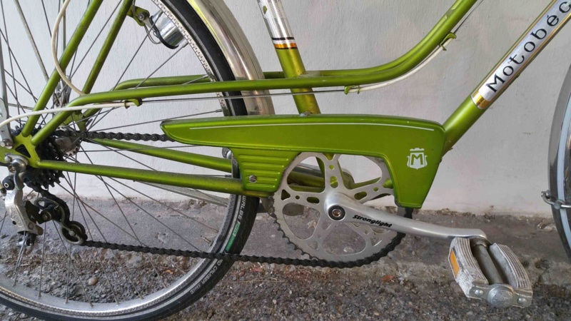MOTOBECANE vert pomme avec sacoches assorties Motobe50