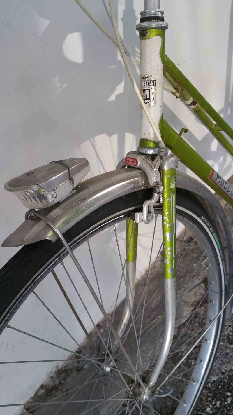 MOTOBECANE vert pomme avec sacoches assorties Motobe51