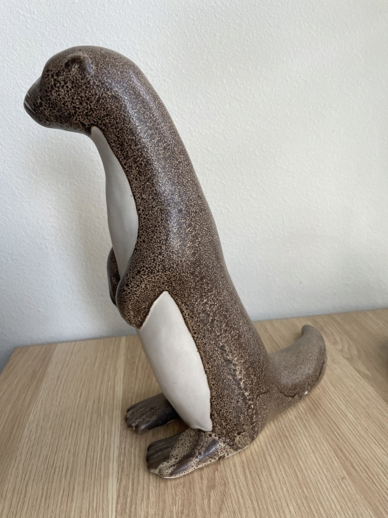 Adorable and large river otter figurine - Strawberry Hill pottery, Canada  Img_1117