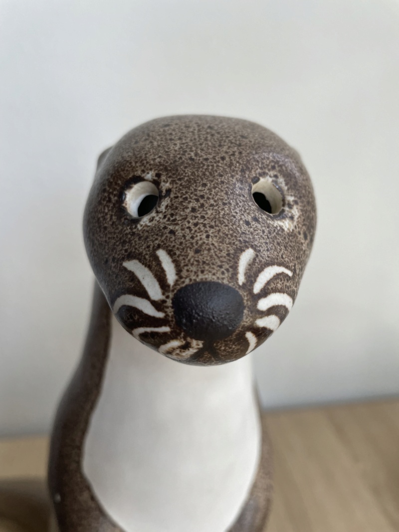 Adorable and large river otter figurine - Strawberry Hill pottery, Canada  Img_1118