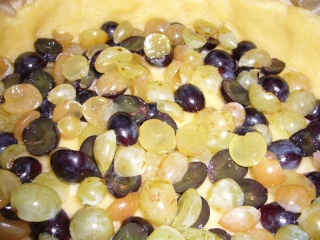 dessert d'automne: tarte amandine au raisin P1080111