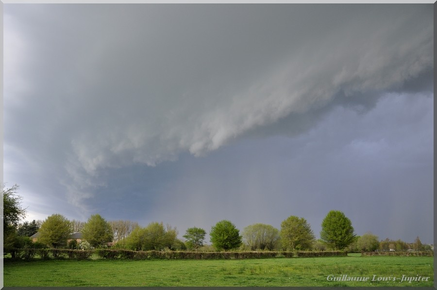 07/04/14 : un monstre plane sur le bocage... 07041420