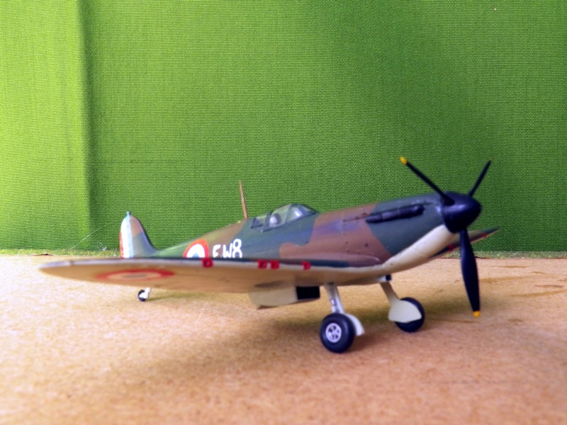 [AIRFIX] SUPERMARINE SPITFIRE Mk I 1940 Testé par l Armée de l Air Réf 01665 101_0628