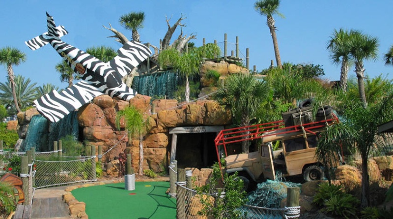 Un mini-golf sur le resort 10449610