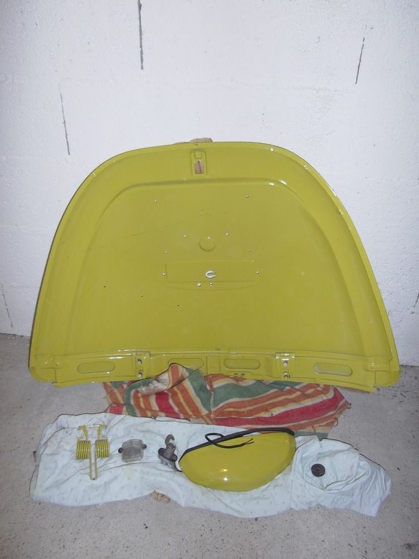 Capot arrière court complet peinture jaune texas neuve Imgp4811