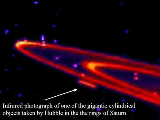 Cigares gigantesques dans les anneaux de Saturne Saturn16