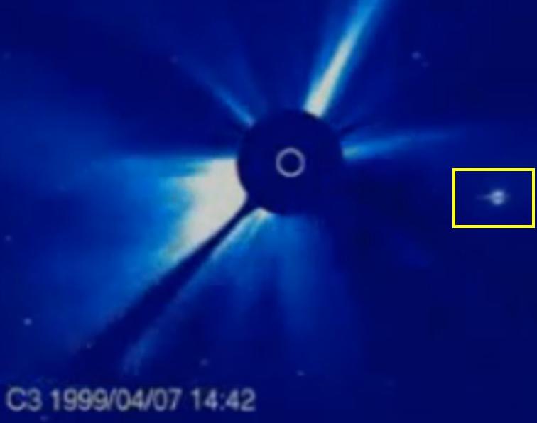 Sonde SOHO et objets célestes aux abords du soleil Soho_s11