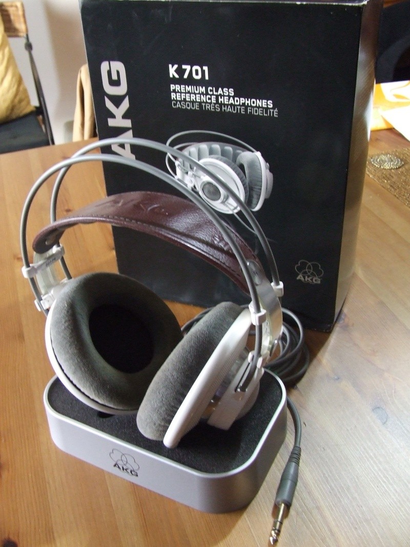 Vendo AKG 701 reference headphones Dscf0111