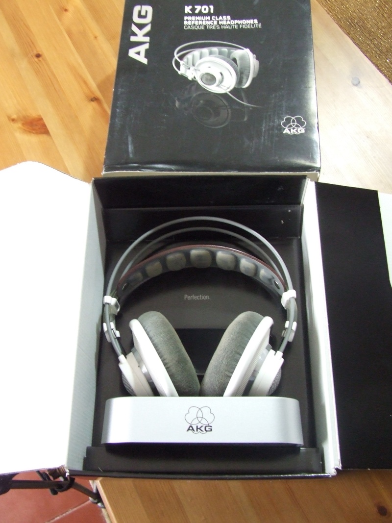 Vendo AKG 701 reference headphones Dscf0112
