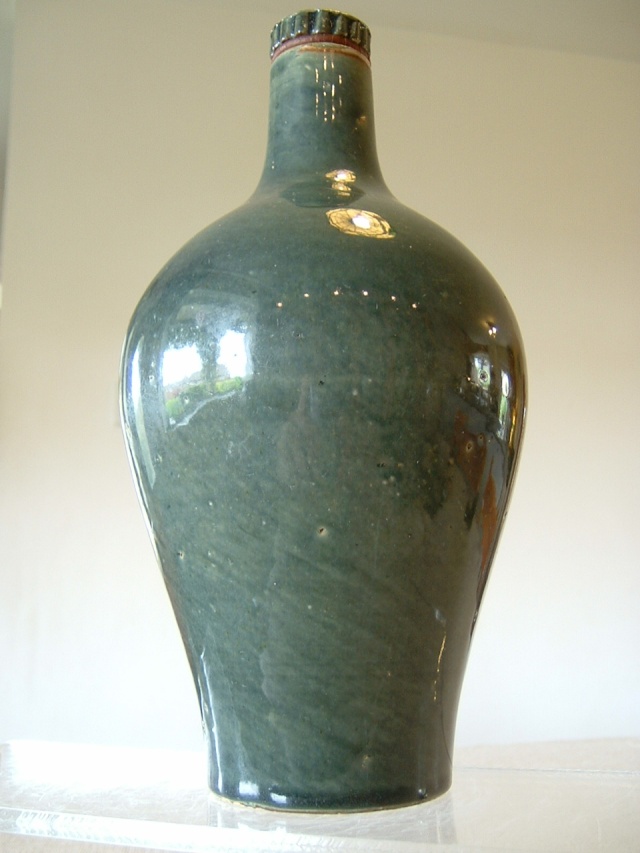 Screw top bottle, Fulham Pottery Troika15