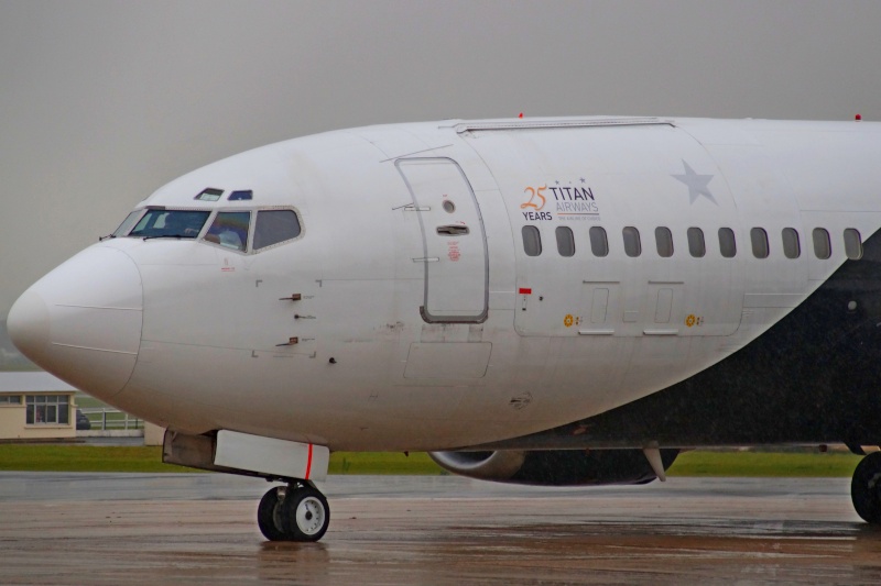 LBG 14/11/2013  . Boeing 737 Equipe de France de football Dsc00510