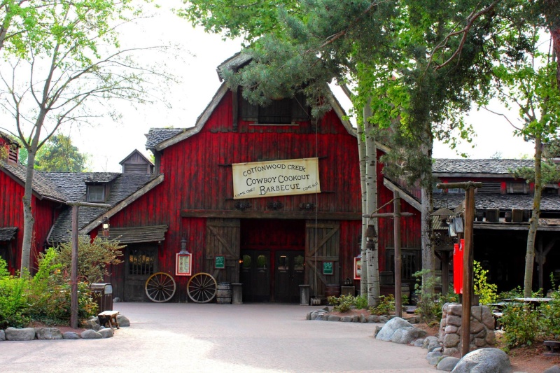 Cowboy Cookout Barbecue (Disneyland Parc)  10333811