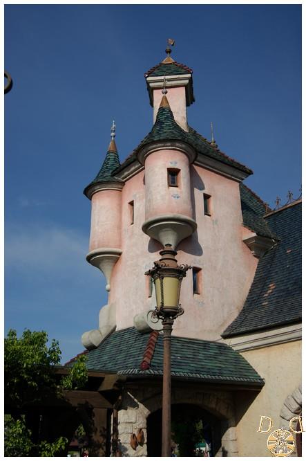 L'Auberge de Cendrillon (Disneyland Parc) - Page 2 Dsc07078