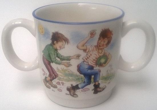 3079 Two handled childs mug. 2_hand10