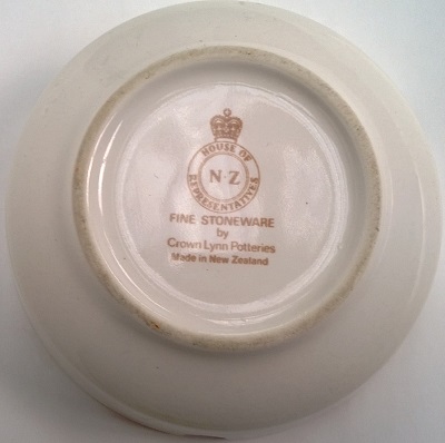 Lynn - NZ House of Representatives Crown Lynn Dinnerware 3803_b10