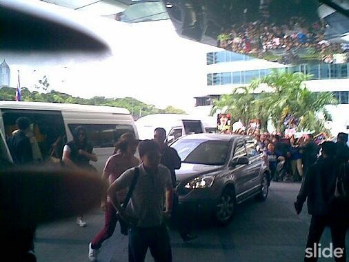 [info] sj-h + heechul arrived in thailand Untitl10