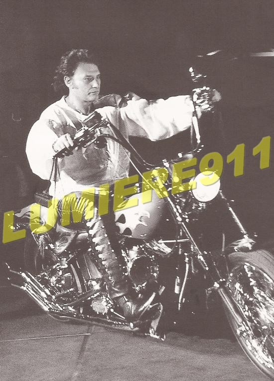 Johnny et les motos - Page 2 En_mot10