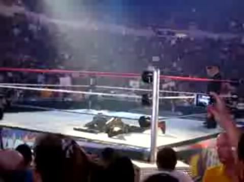 Ladder match Number one contender por el Us championship (Triple Treaht match)  Edge Vs The Undertaker Vs Matt Hardy Edge_210