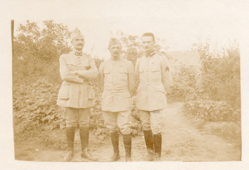 un uniforme de colonel Elemen10