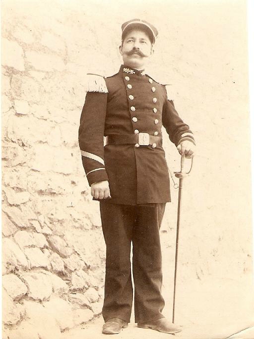 un uniforme de colonel Secret10