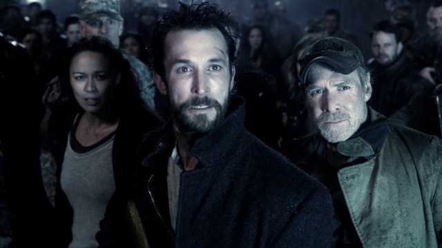 Falling Skies - Napad s neba  (2011-2015) - Page 9 Fs2x1010