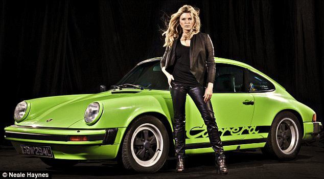 des jolies filles et des porsches - Page 22 39131710