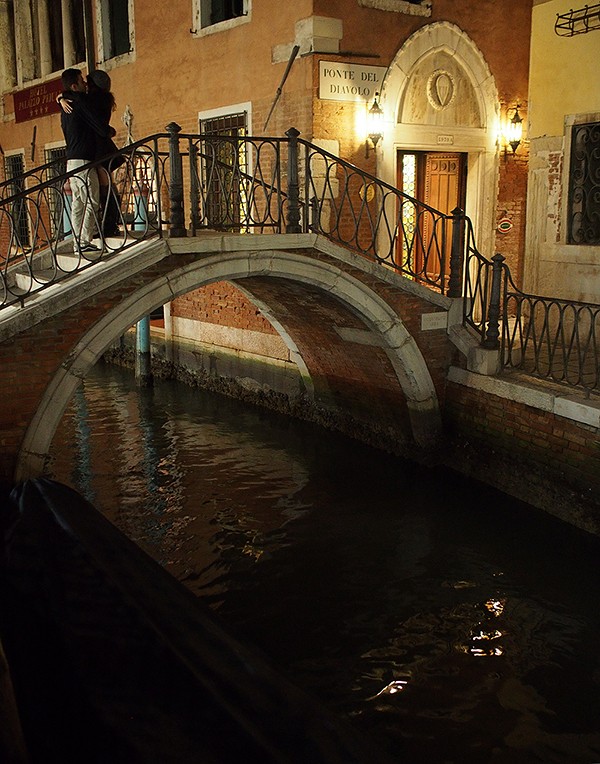 Escapade à Venise : magie de la nuit ! Pb010011