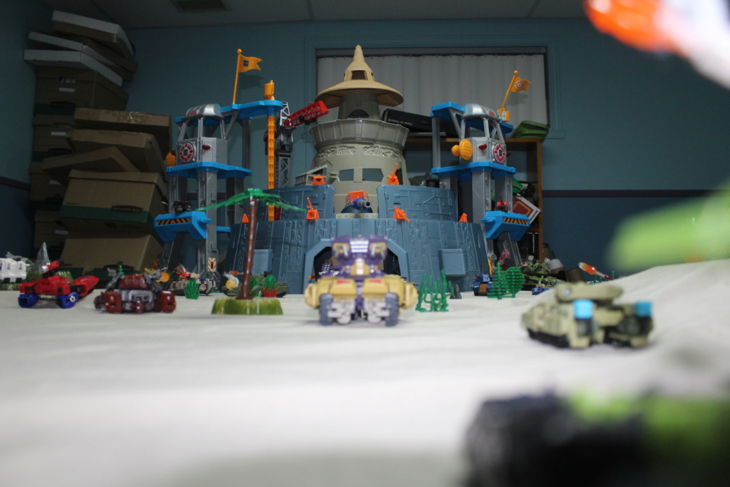 Vos montages photos Transformers ― Vos Batailles/Guerres | Humoristiques | Vos modes Stealth Force | etc - Page 15 Img_4215