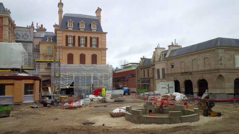 Construction du Dark Ride  "Ratatouille - L'Aventure Totalement Toquée de Rémy "pour 2014 - Page 36 10442610