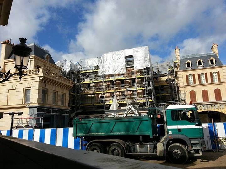 Construction du Dark Ride  "Ratatouille - L'Aventure Totalement Toquée de Rémy "pour 2014 - Page 32 13794110