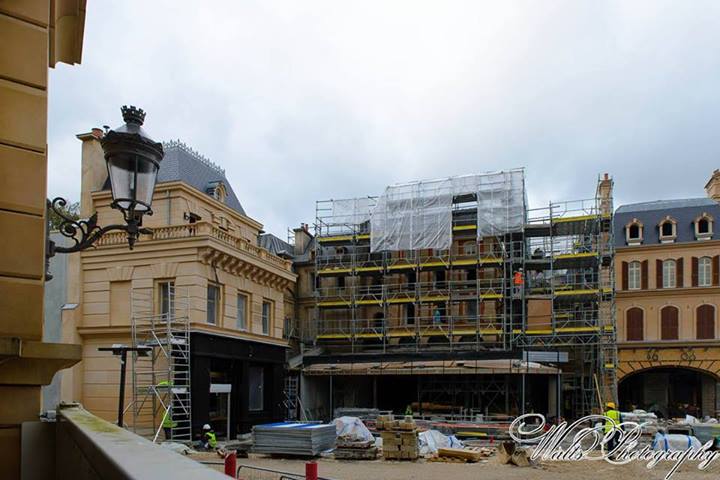 Construction du Dark Ride  "Ratatouille - L'Aventure Totalement Toquée de Rémy "pour 2014 - Page 33 98833810