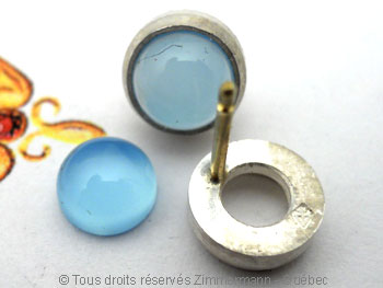 B.O. en argent avec pierre ronde translucide cabochon en serti clos Boac0911