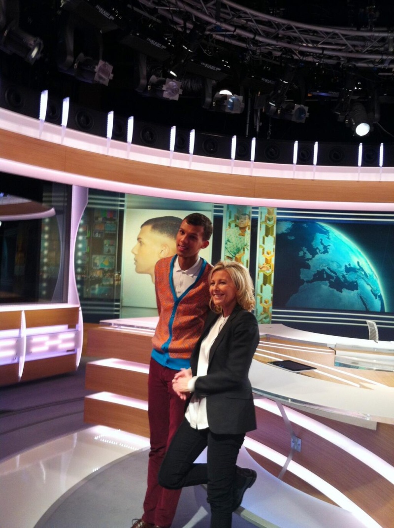 30/11/13 Stromae au JT de TF1 de 20H Bapqe310