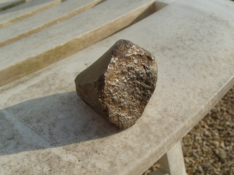 Etrange "pierre" S1050712