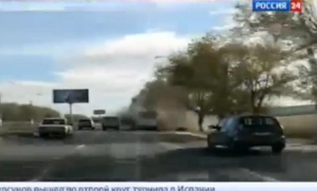 شاهد الفيديو .... فتاة روسية تفجر نفسها بحافلة مدرسية !! 5bb0b413