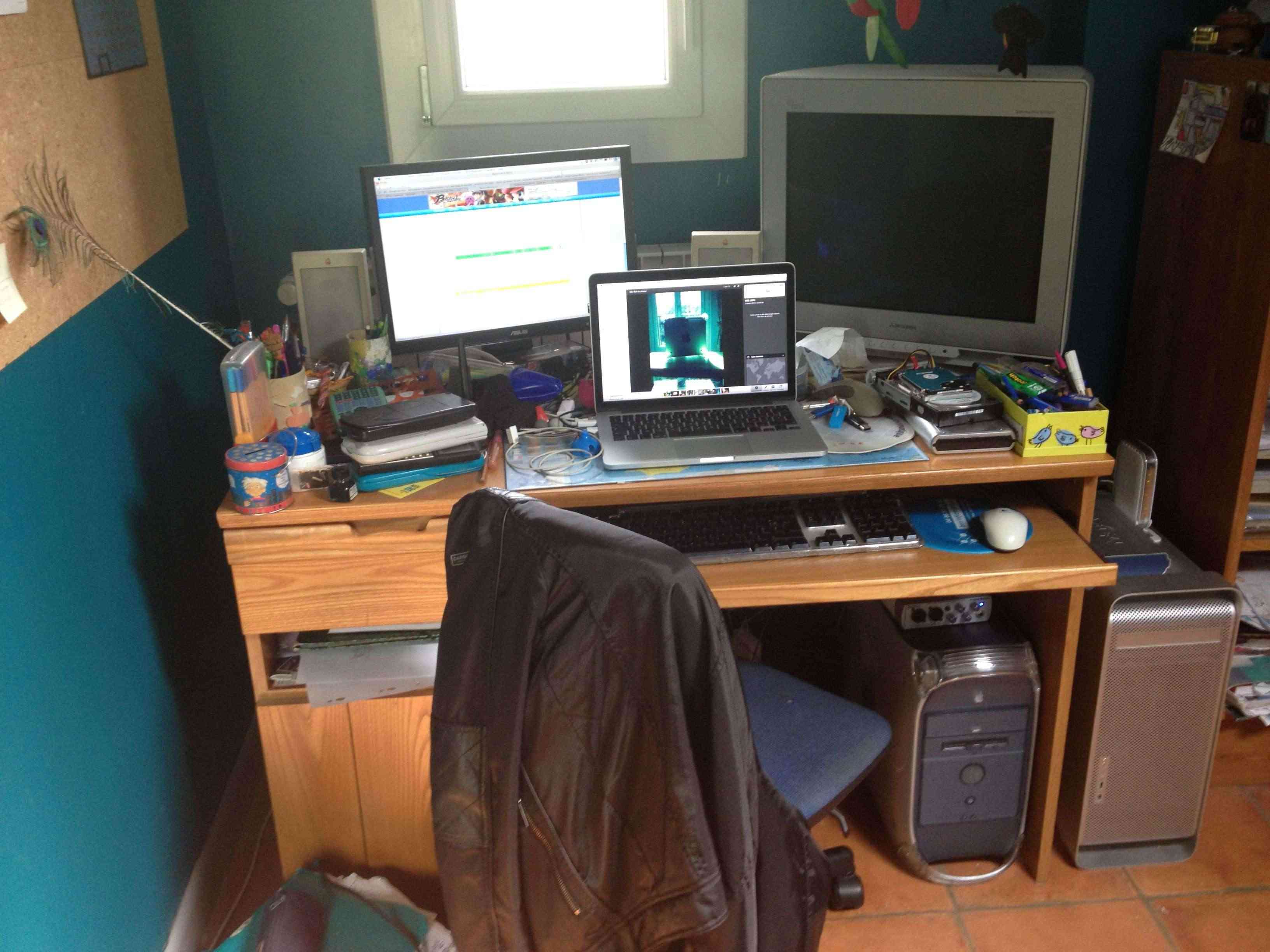 Ma chambre étudiante, et mon vieux bureau en bazar Img_0113