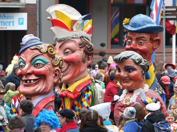 Carnaval en Belgique : les enfants reçoivent des sucettes... au cannabis 000_dv10
