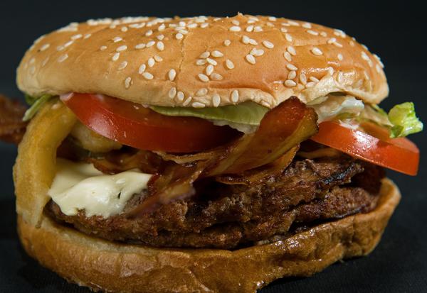 Un hamburger si épicé qu'il est réservé aux majeurs  Burger10