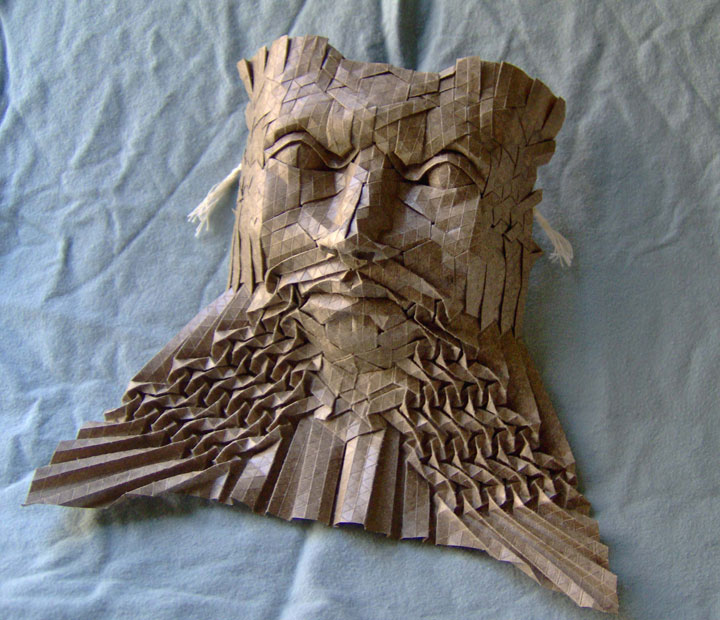 ce passionné d’origami conçoit des visages fantaisistes Masque26