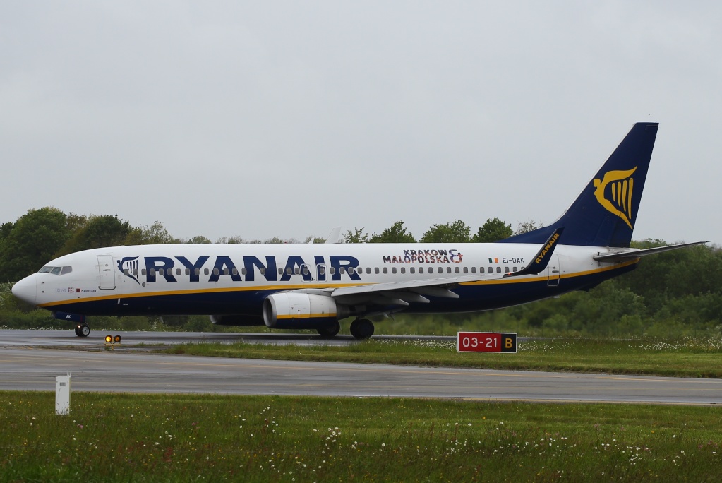 27/04/2013 boeing 737-800 RYANAIR (EI-DAK) "Malopolska" Img_3211