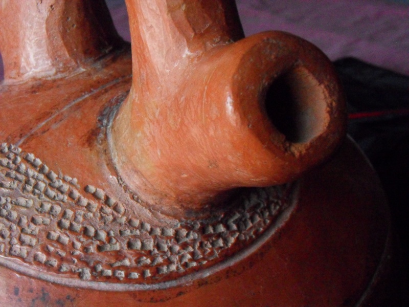 poterie d'eau engobée polie MALI décor d'empreintes et oxyde fer Sdc13816