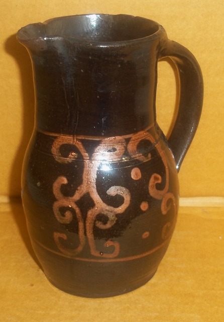 A jug with an Apple or fruit stamp.Any ideas please. Copy_o20