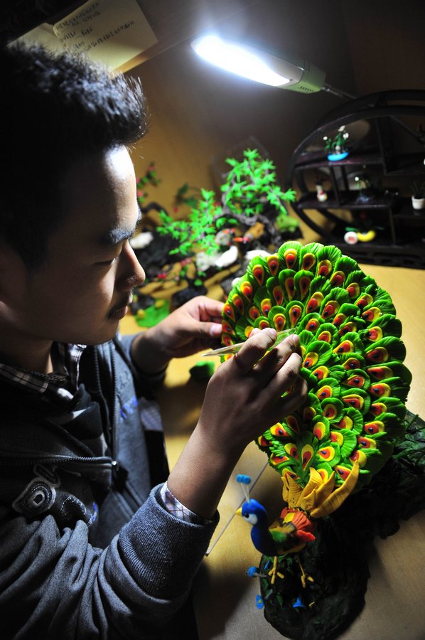 شاب صيني يصنع تماثيل من العجين ...مهارات لا يصدقها العقل 310